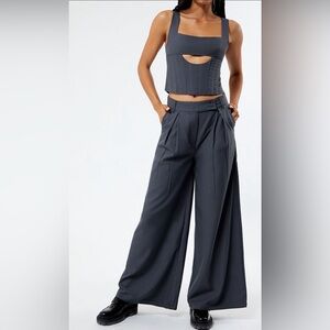 Jagger & Stone Wide leg trousers with pleated details